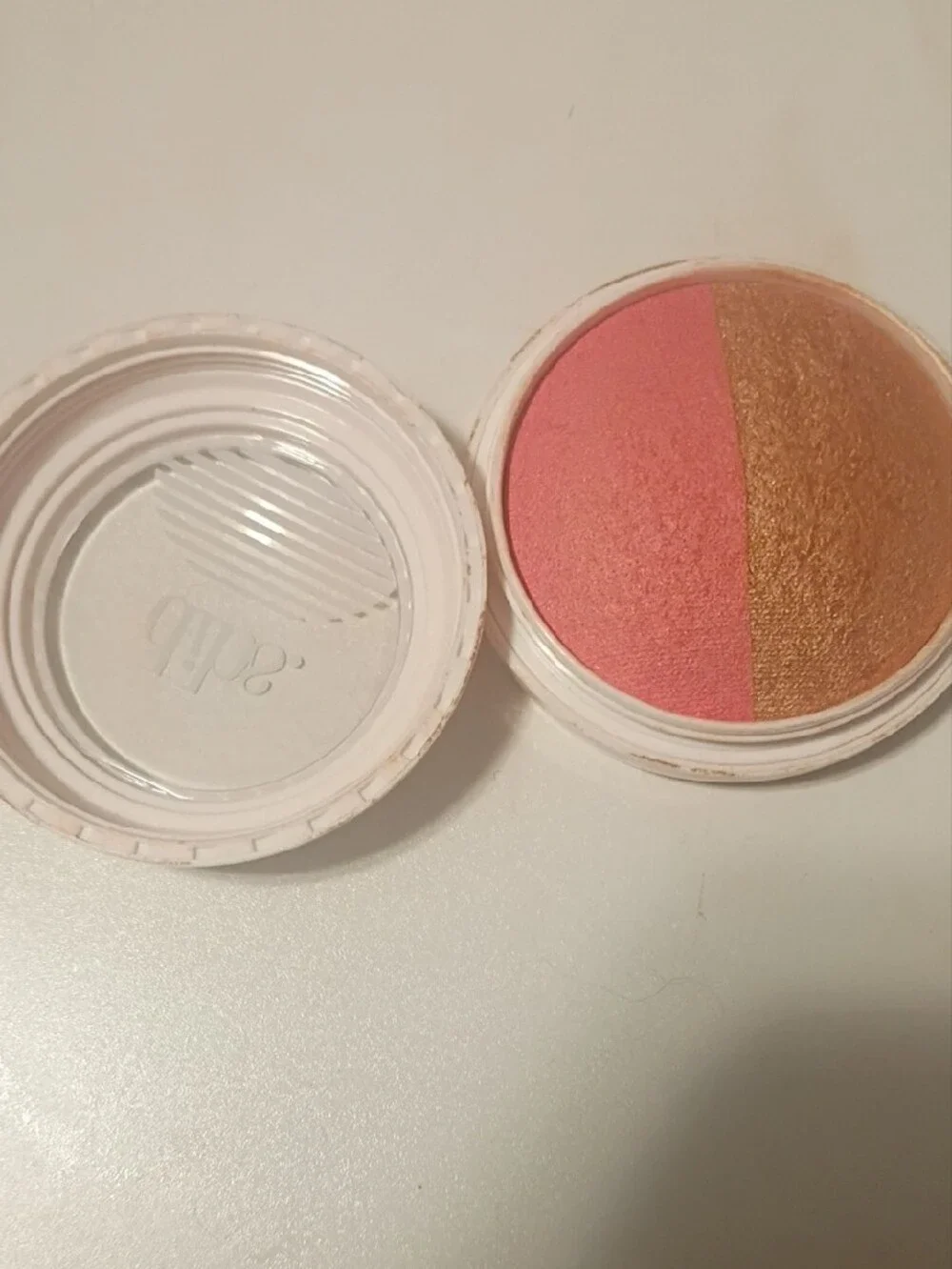 Dual-Tone Pink & Gold Highlighting Blush In Shade Starstruck